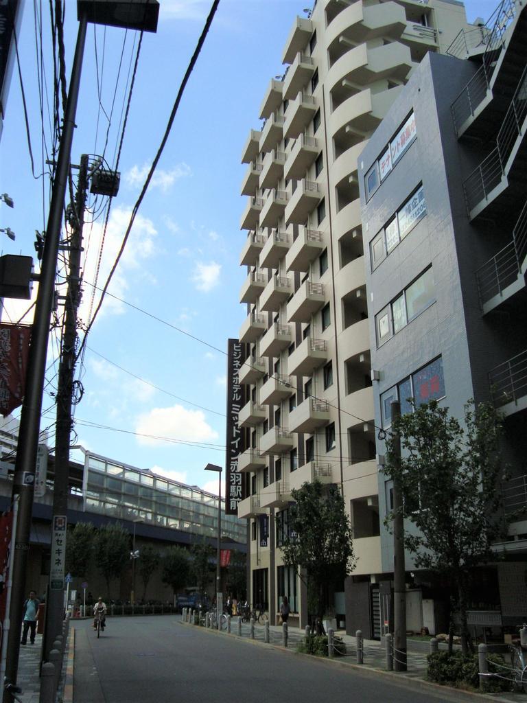 ミッドイン赤羽と赤羽駅(南口)