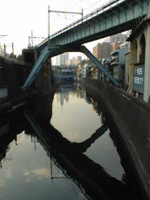 2000-2-27撮影、聖橋と総武線鉄橋