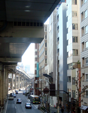 建設中のアパホテル<六本木>(2011/4)