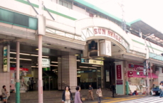 綾瀬駅(東口)