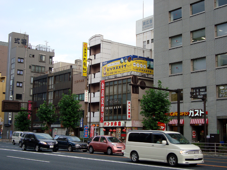 ホテル九龍城(京葉道路側外観)