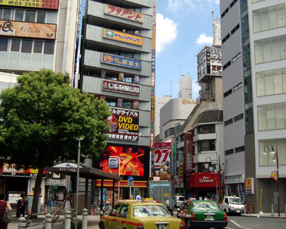赤羽駅東口とカプセル&サウナ錦城