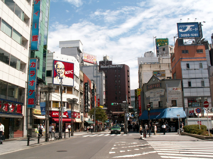 ホテルサンシティ池袋と周囲の町並み
