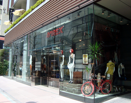 ユニゾ渋谷1Fの「アヴィレックス」